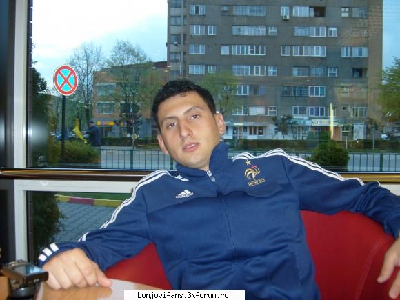 sincer eu ascult orice muzica  ..... dar cand trebuie :d:d:d - it's my life